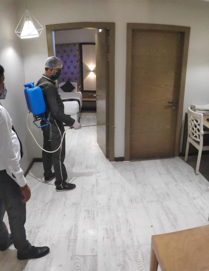 Hotel The Imperial Grand à Ujjain Extérieur photo
