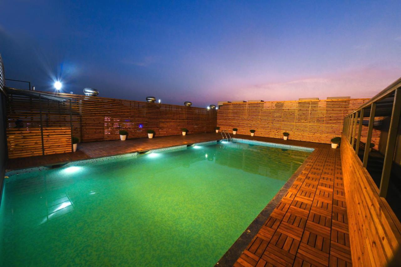 Hotel The Imperial Grand à Ujjain Extérieur photo