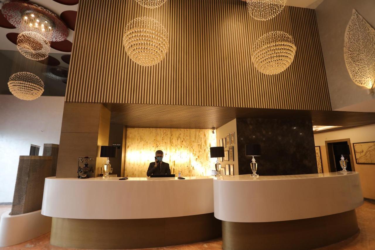Hotel The Imperial Grand à Ujjain Extérieur photo