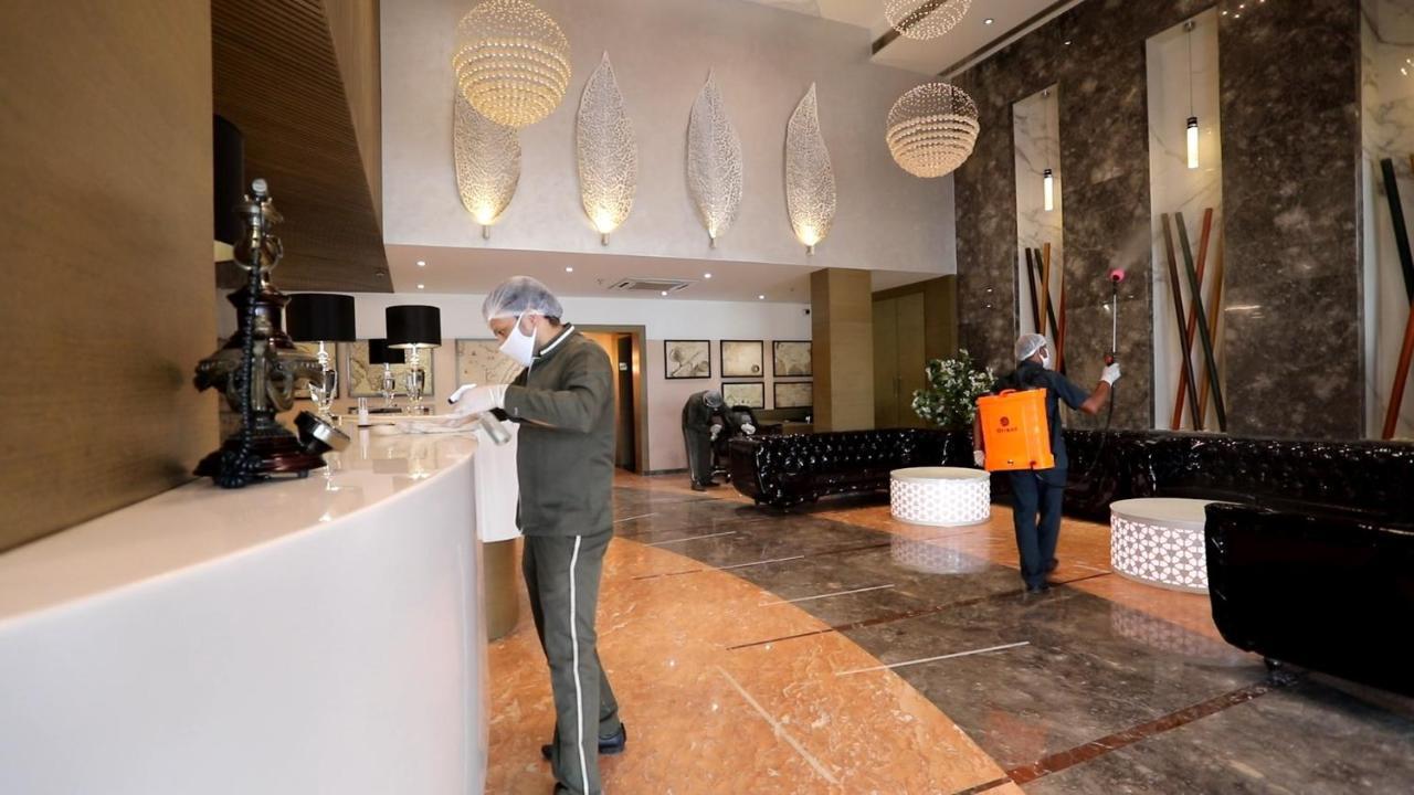Hotel The Imperial Grand à Ujjain Extérieur photo