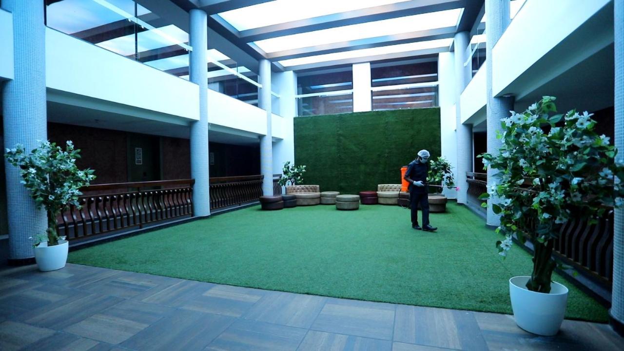 Hotel The Imperial Grand à Ujjain Extérieur photo